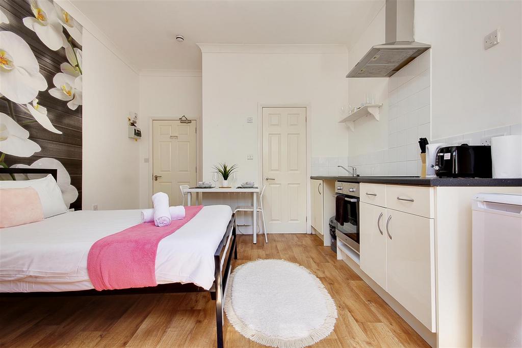 Apartment in Bournemouth - View 4