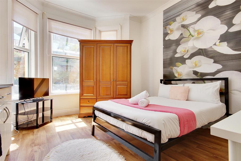 Apartment in Bournemouth - More