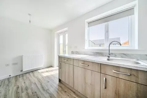 3 bedroom detached house to rent - View 5