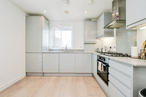 1 bedroom flat for sale, Faringdon Avenue, Romford, RM3