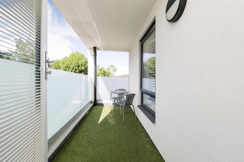 1 bedroom flat for sale, Faringdon Avenue, Romford, RM3