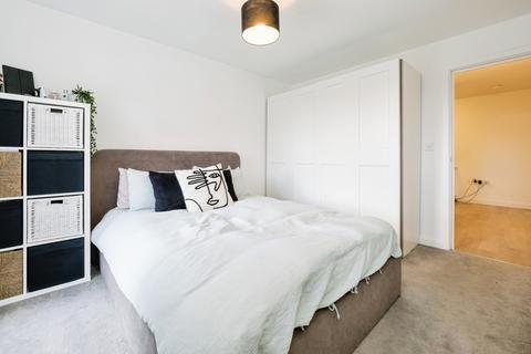 1 bedroom flat for sale, Faringdon Avenue, Romford, RM3