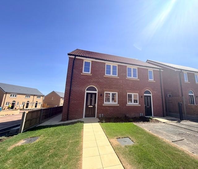 2 bedroom semi-detached house to rent