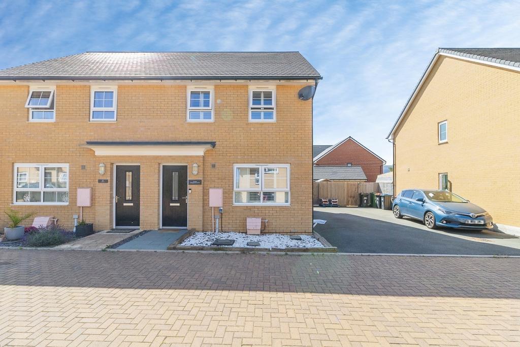 3 bedroom semi-detached house for sale