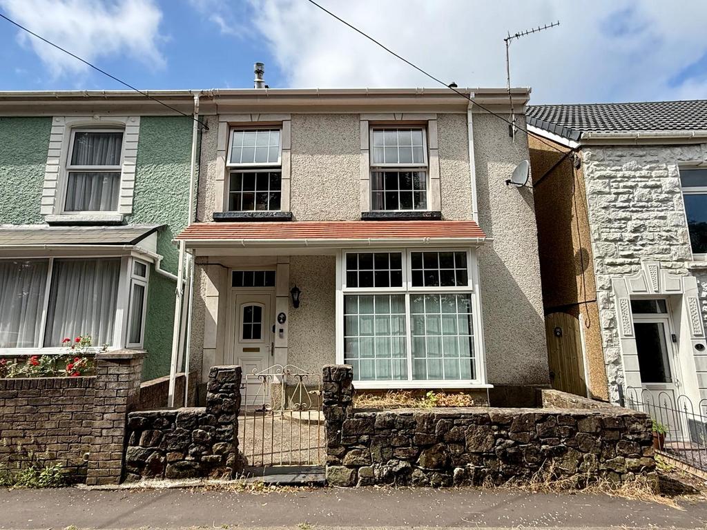 4 bedroom semi-detached house for sale