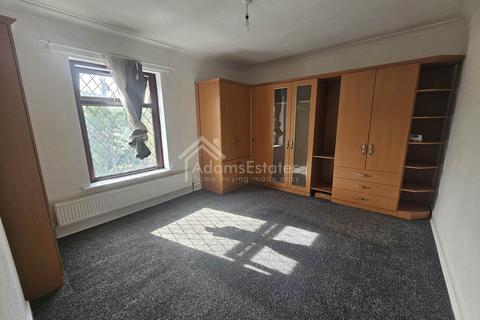 3 bedroom terraced house for sale, Lees Hall Road, Dewsbury