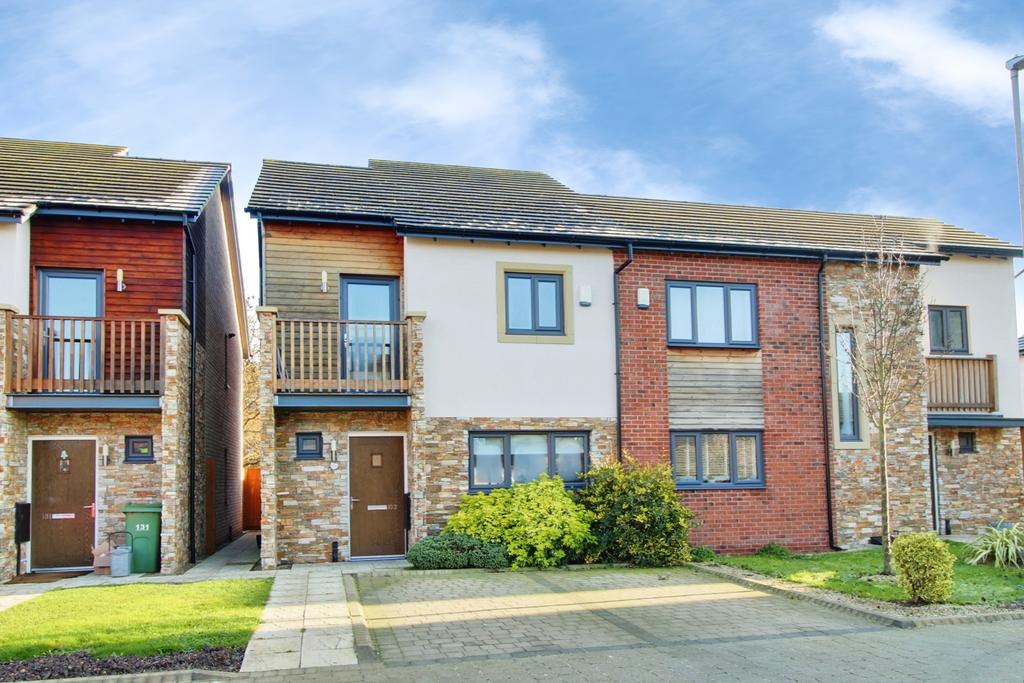 3 bedroom semi-detached house to rent