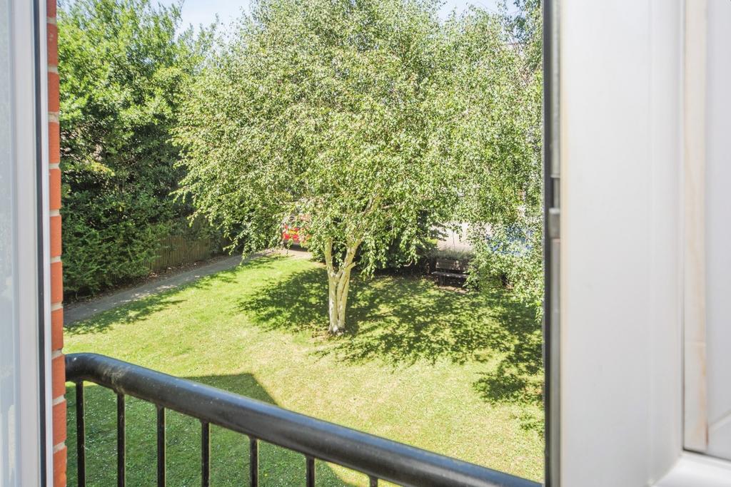 Apartment in Southampton - View 5