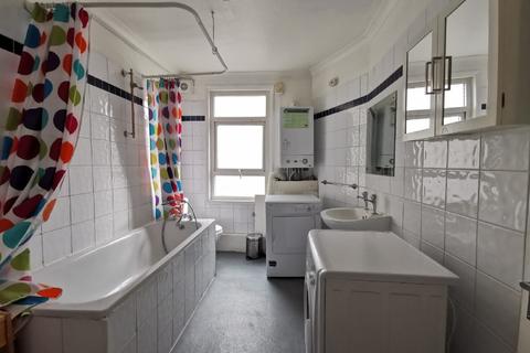 3 bedroom flat to rent, Euston, London NW1