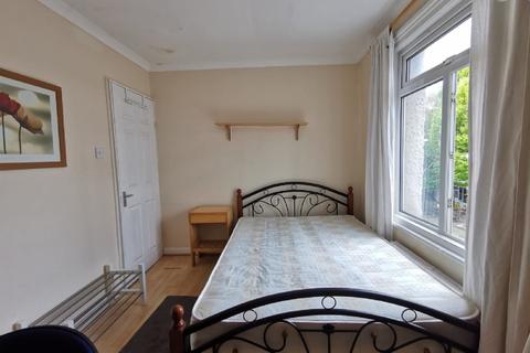 3 bedroom flat to rent, Euston, London NW1