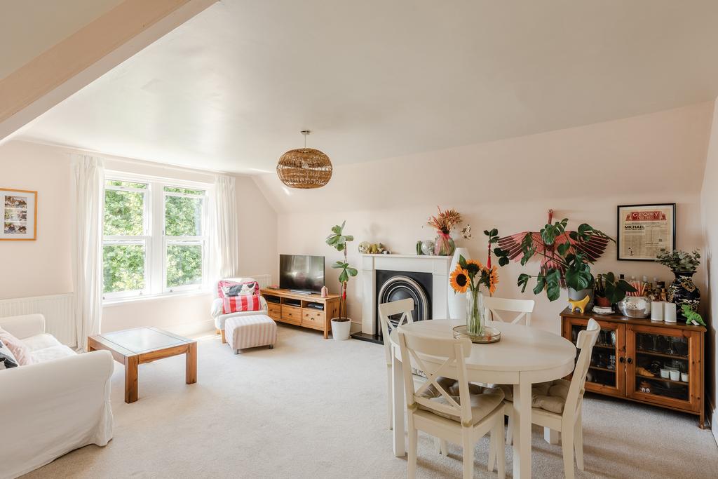 Apartment in Bristol, Redland - View 2