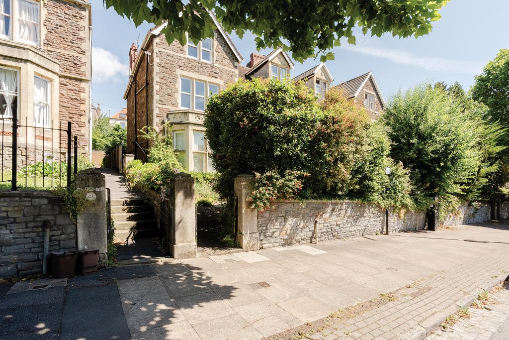 Apartment in Bristol, Redland - More