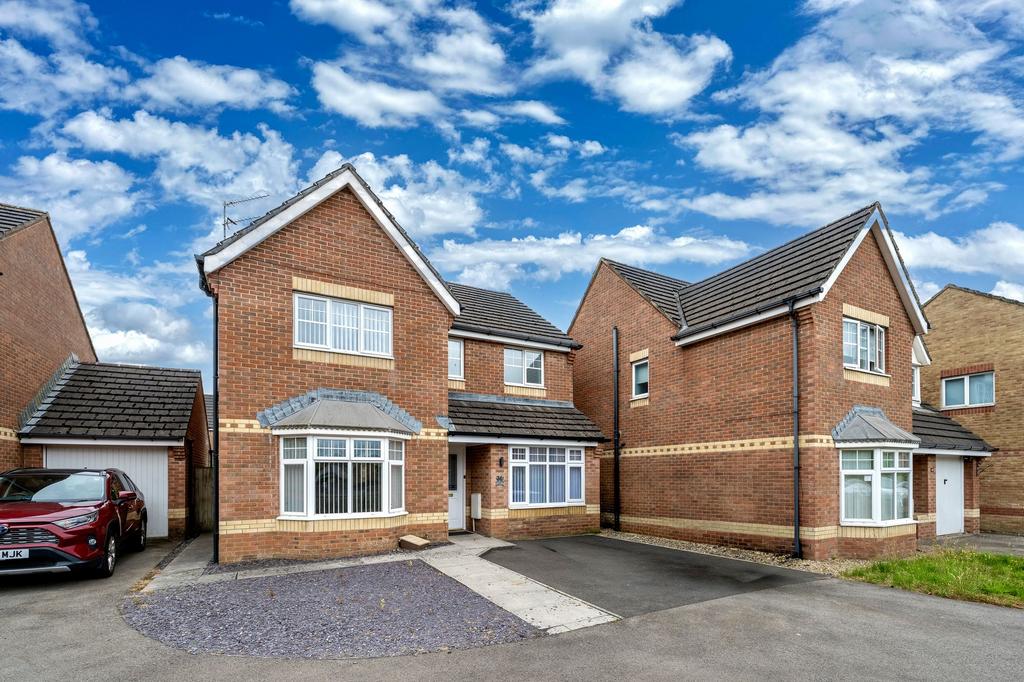 4 bedroom detached house for sale