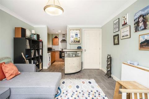 1 bedroom flat for sale, Candle Street, London E1