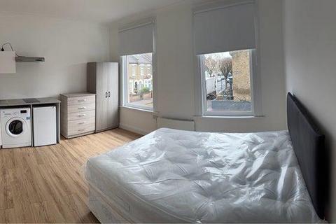 Studio to rent, Napier Road, London E11
