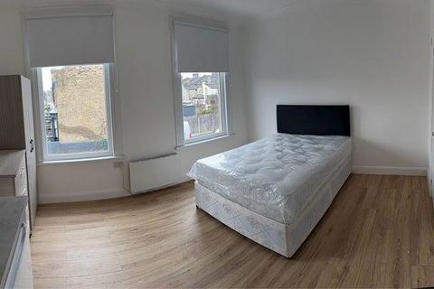 Studio to rent, Napier Road, London E11