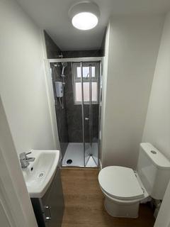 Studio to rent, Napier Road, London E11