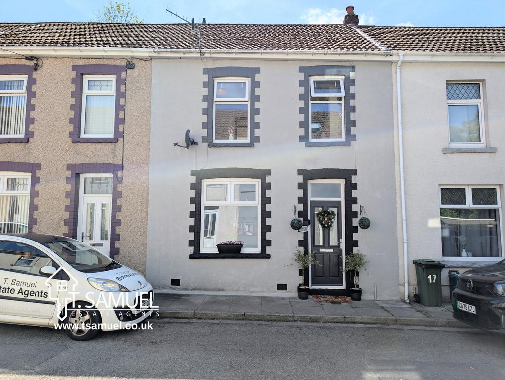 3 bedroom terraced house for sale