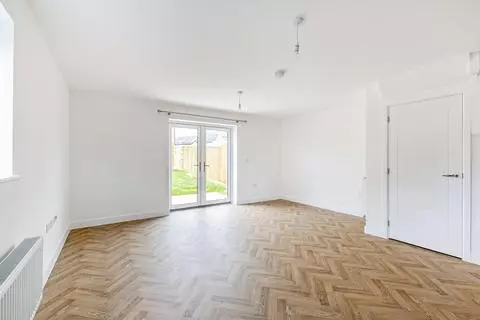 3 bedroom semi-detached house to rent - View 2