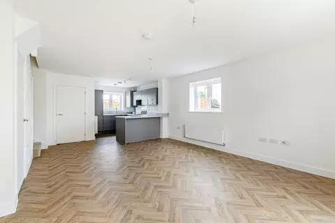 3 bedroom semi-detached house to rent - View 3
