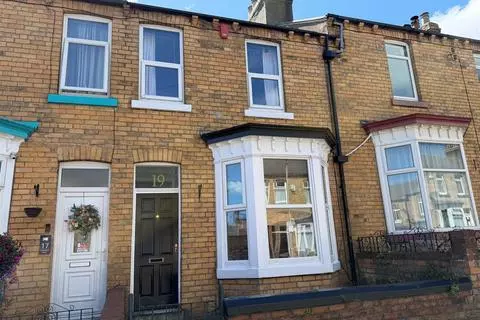 2 bedroom terraced house to rent, Scarborough