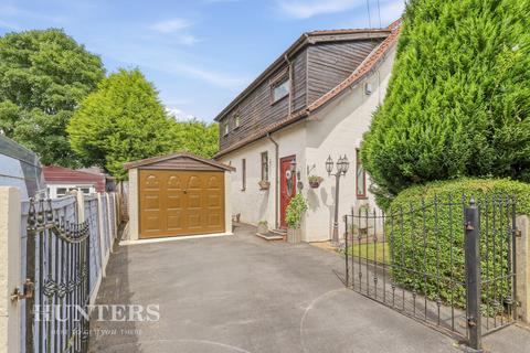3 bedroom semi-detached house for sale, Green Lane, Oldham