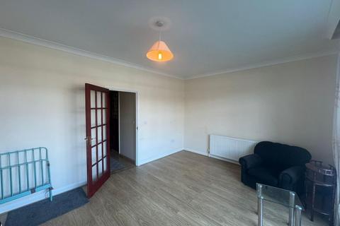 3 bedroom flat to rent, Green Lanes, London
