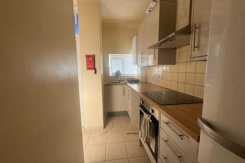 3 bedroom flat to rent, Green Lanes, London