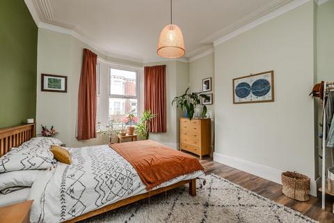2 bedroom ground floor flat for sale, Trewhitt Road, Heaton, Newcastle Upon Tyne
