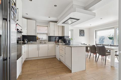 5 bedroom detached house for sale, Meredith Close, Pinner