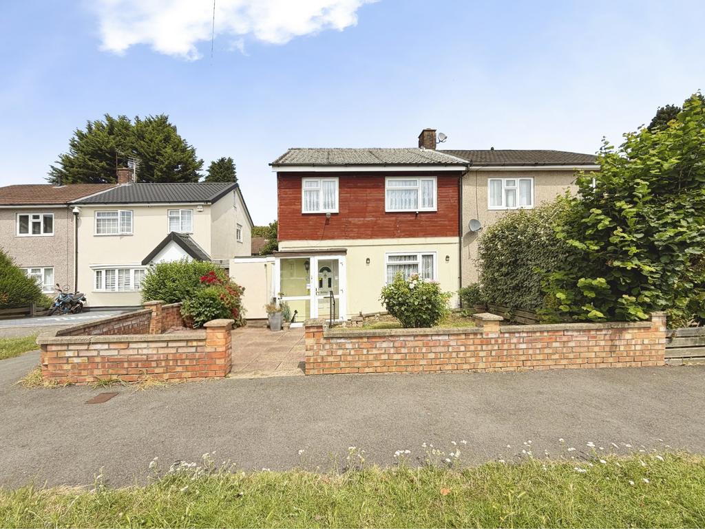 Detached house exterior, driveway