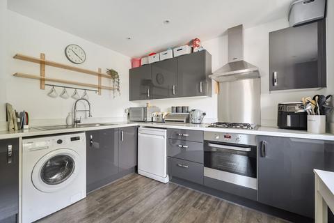 2 bedroom flat for sale, Chatsworth Road, Chichester, PO19