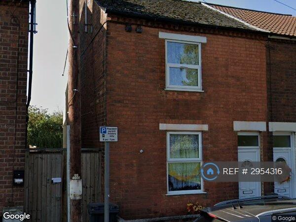 4 bedroom semi-detached house to rent