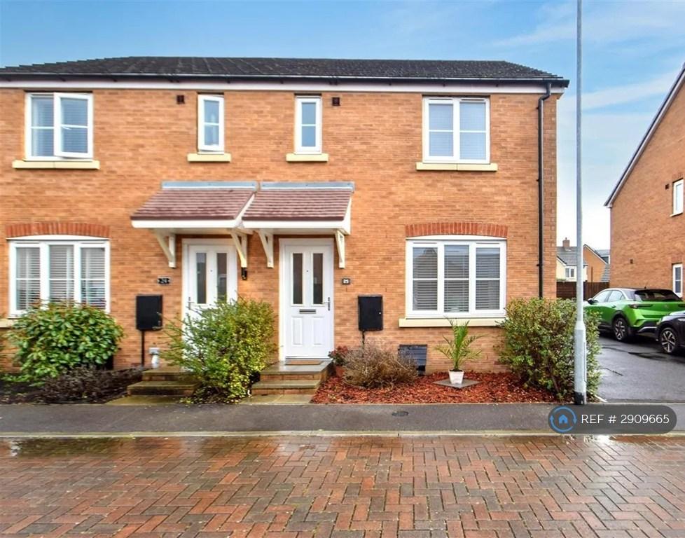 3 bedroom semi-detached house to rent