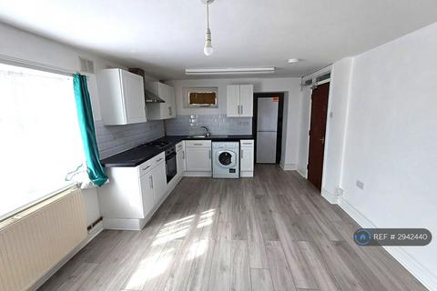 4 bedroom semi-detached house to rent, Chesterton Road, London, E13