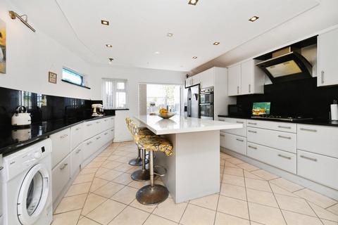 4 bedroom detached bungalow for sale, Betterton Road, Rainham