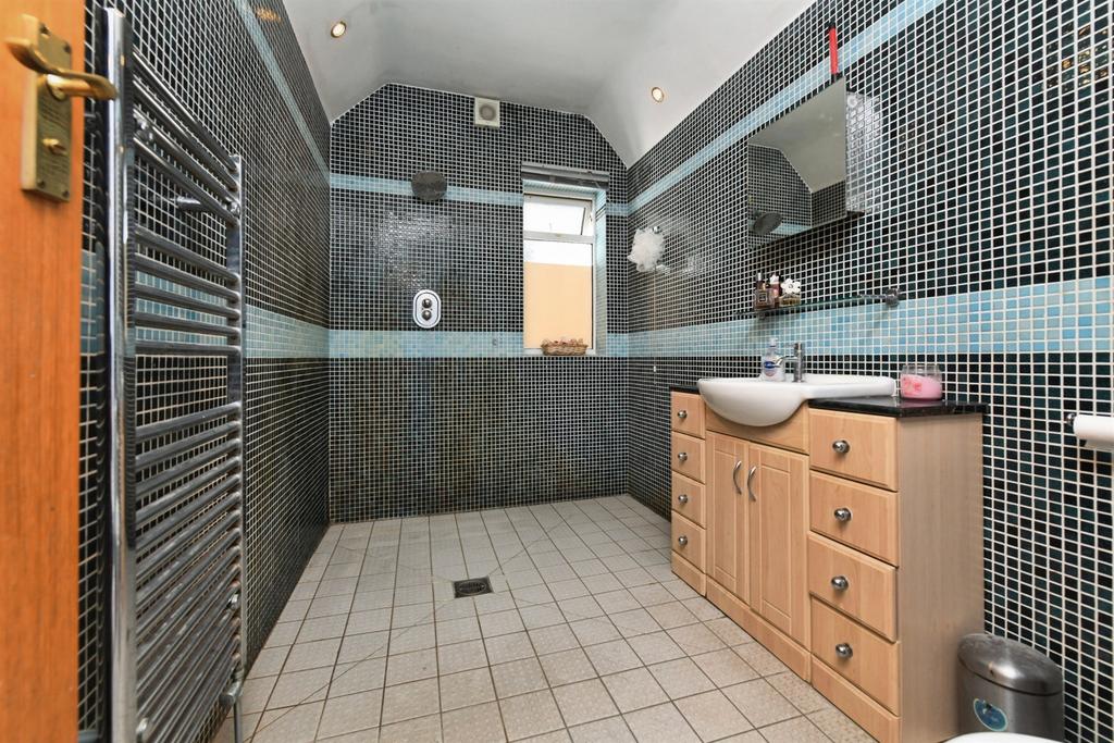 Betterton Road, Rainham - View 5