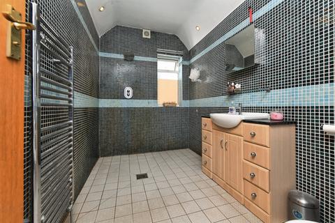 4 bedroom detached bungalow for sale, Betterton Road, Rainham