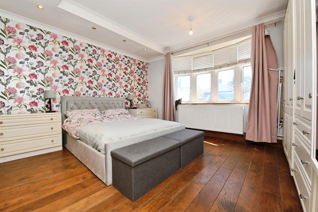 Betterton Road, Rainham - View 6