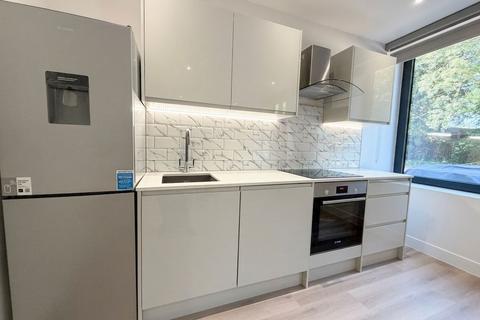 Studio to rent, Streamside House, Cowley Business Park, UB8