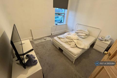2 bedroom terraced house to rent, Sparsholt Road, Barking, IG11