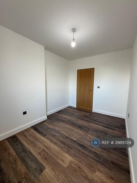 Apartment in Leeds, West Yorkshire - View 4