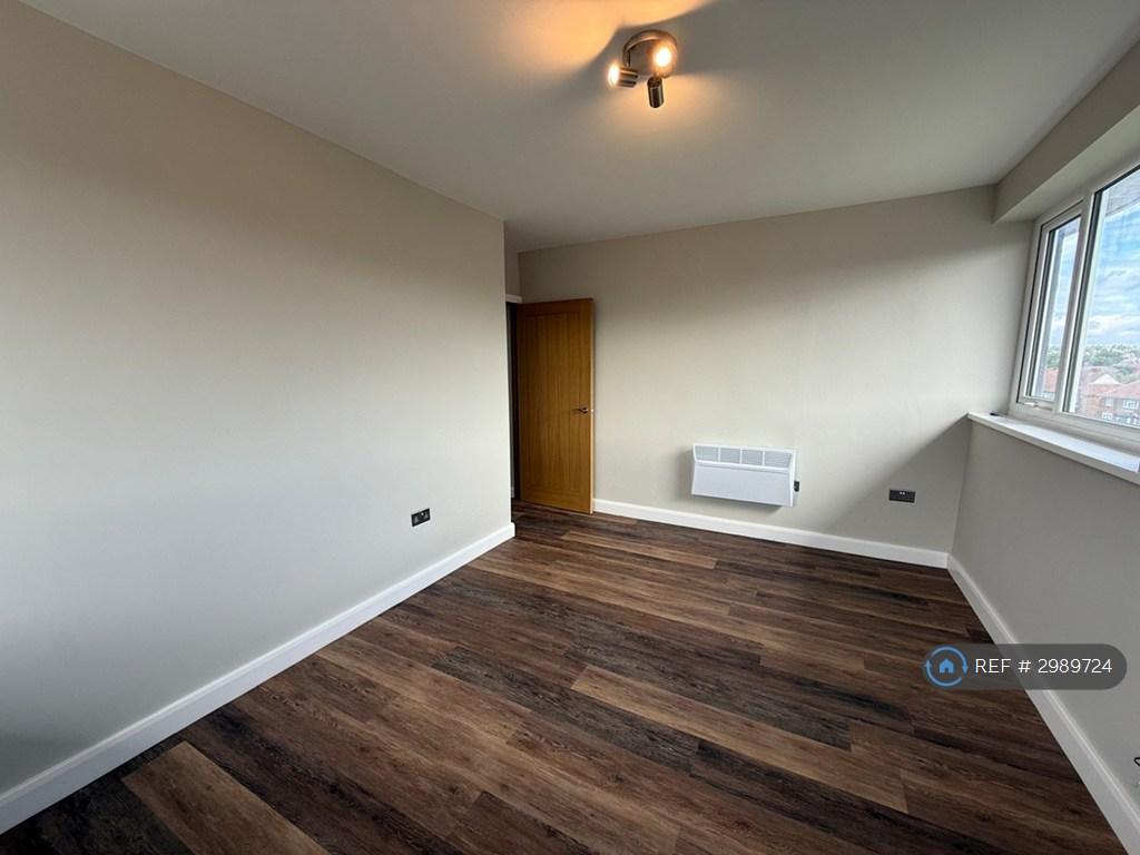 Apartment in Leeds, West Yorkshire - View 5