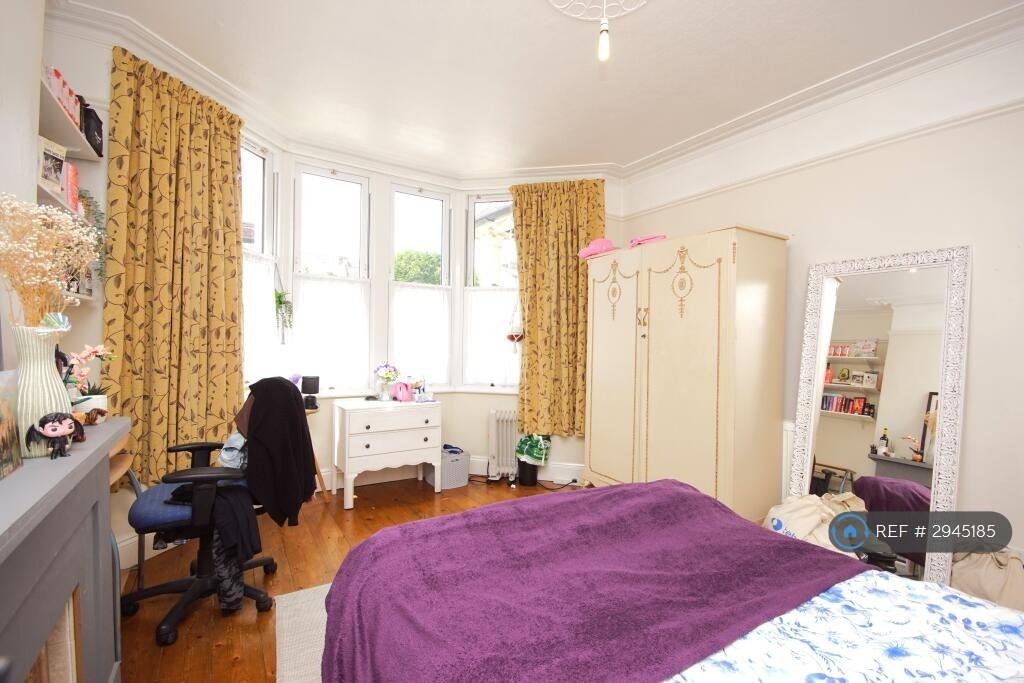 5 bedroom terraced house to rent