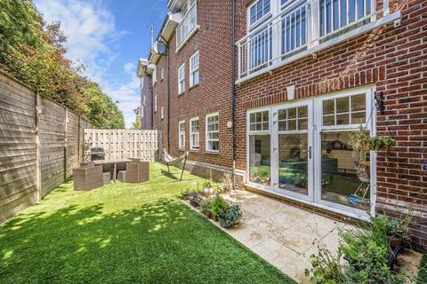 3 bedroom flat for sale, Rosebery Place, London NW7