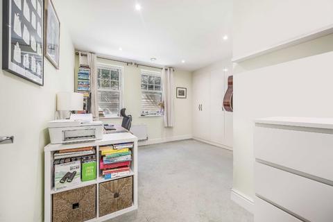 3 bedroom flat for sale, Rosebery Place, London NW7