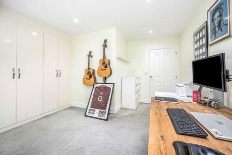 3 bedroom flat for sale, Rosebery Place, London NW7