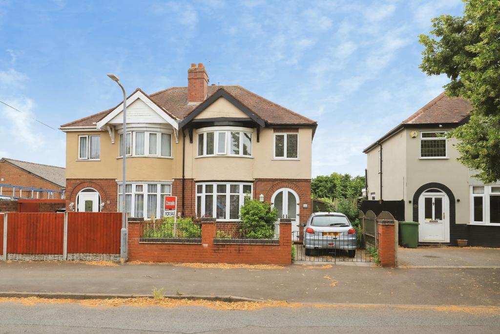 3 bedroom semi-detached house for sale