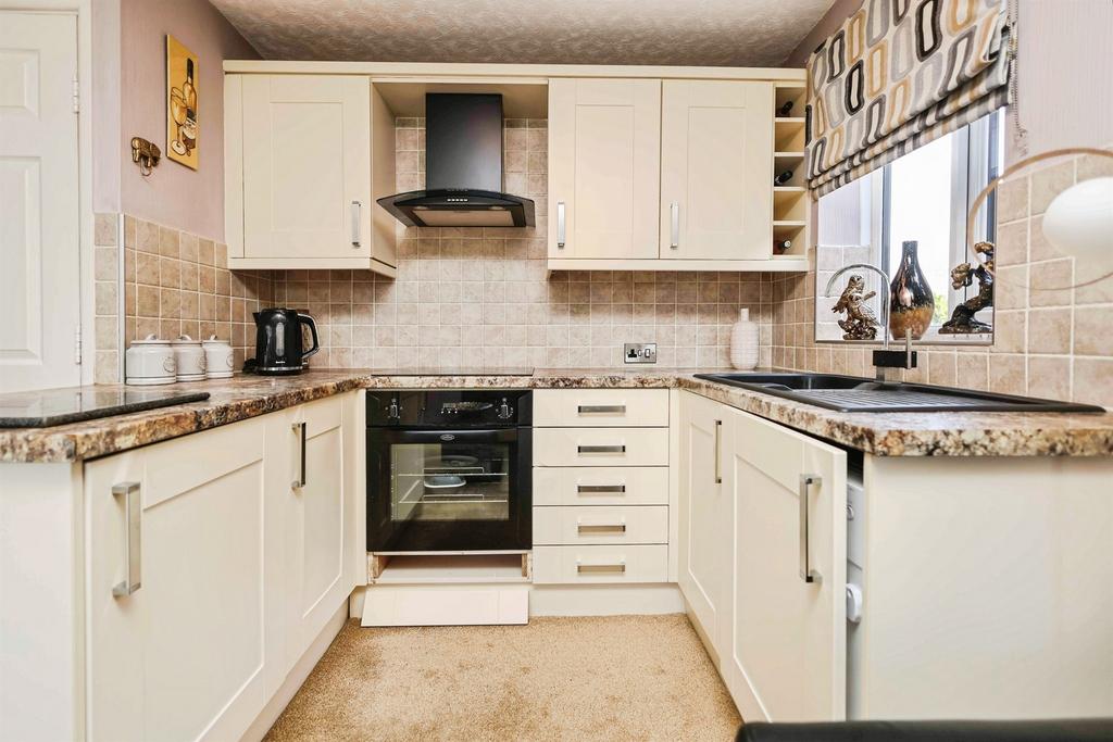 Apartment in Birmingham, Lyndon Green - View 3