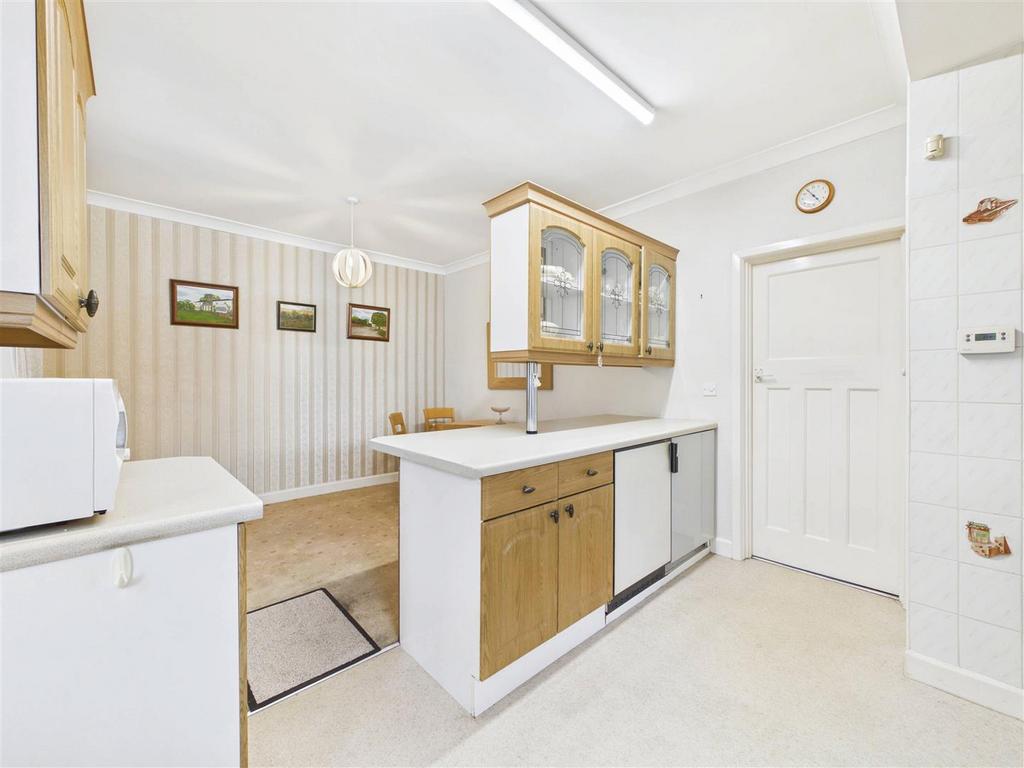 House in North East Derbyshire, Holmesdale, Dronfield - View 4